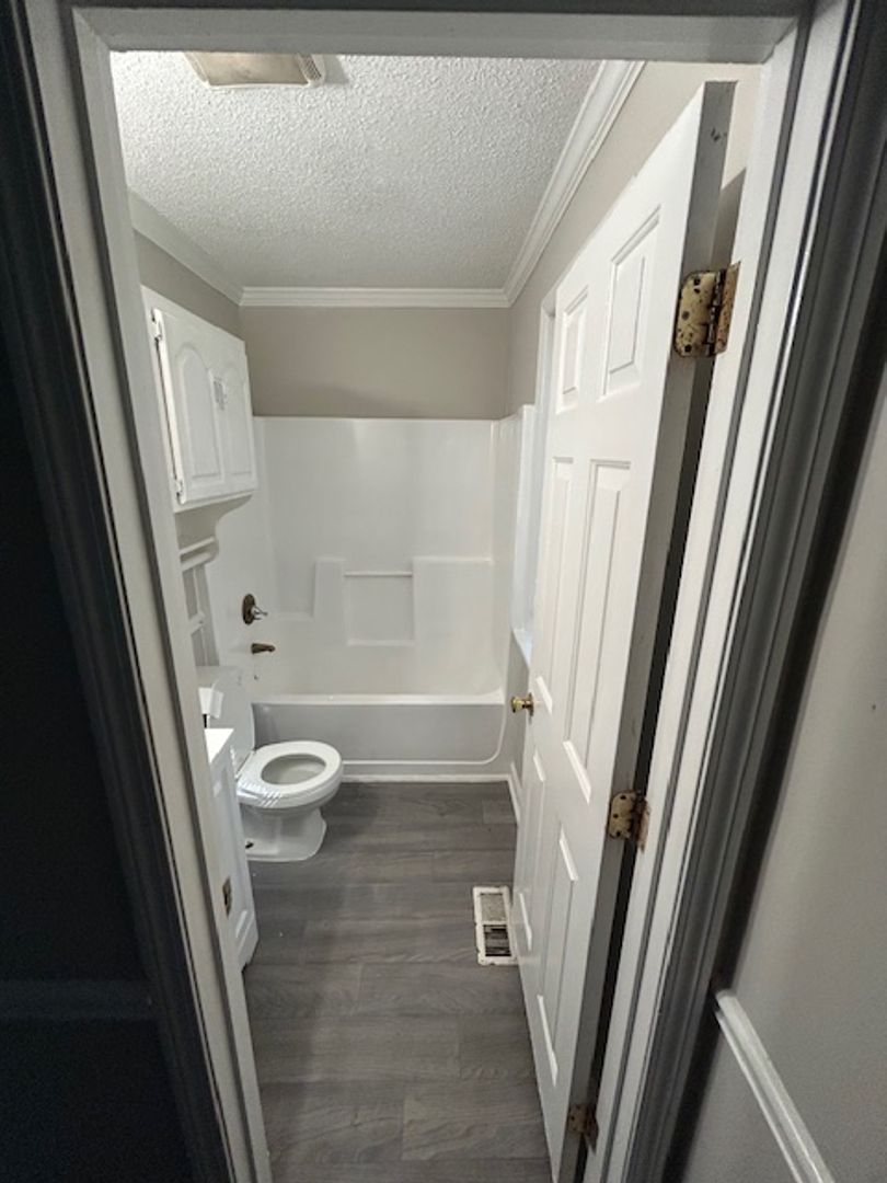 Calhoun Apartment: 258 Forrest Ave & 100 Hunt Drive