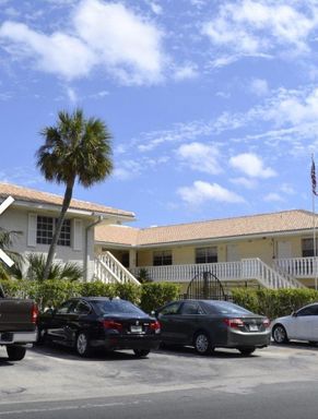 1bed/1bath - Located Near intercoastal area with pool – photo 1