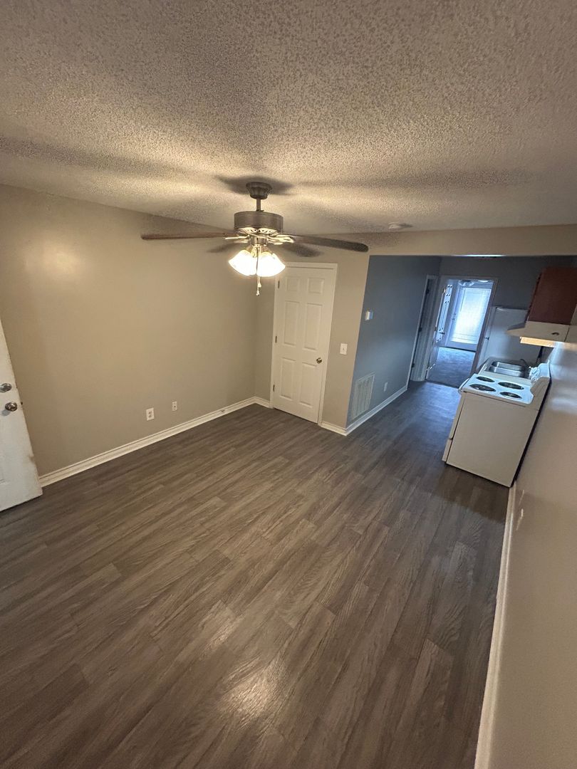 Calhoun Apartment: 258 Forrest Ave & 100 Hunt Drive