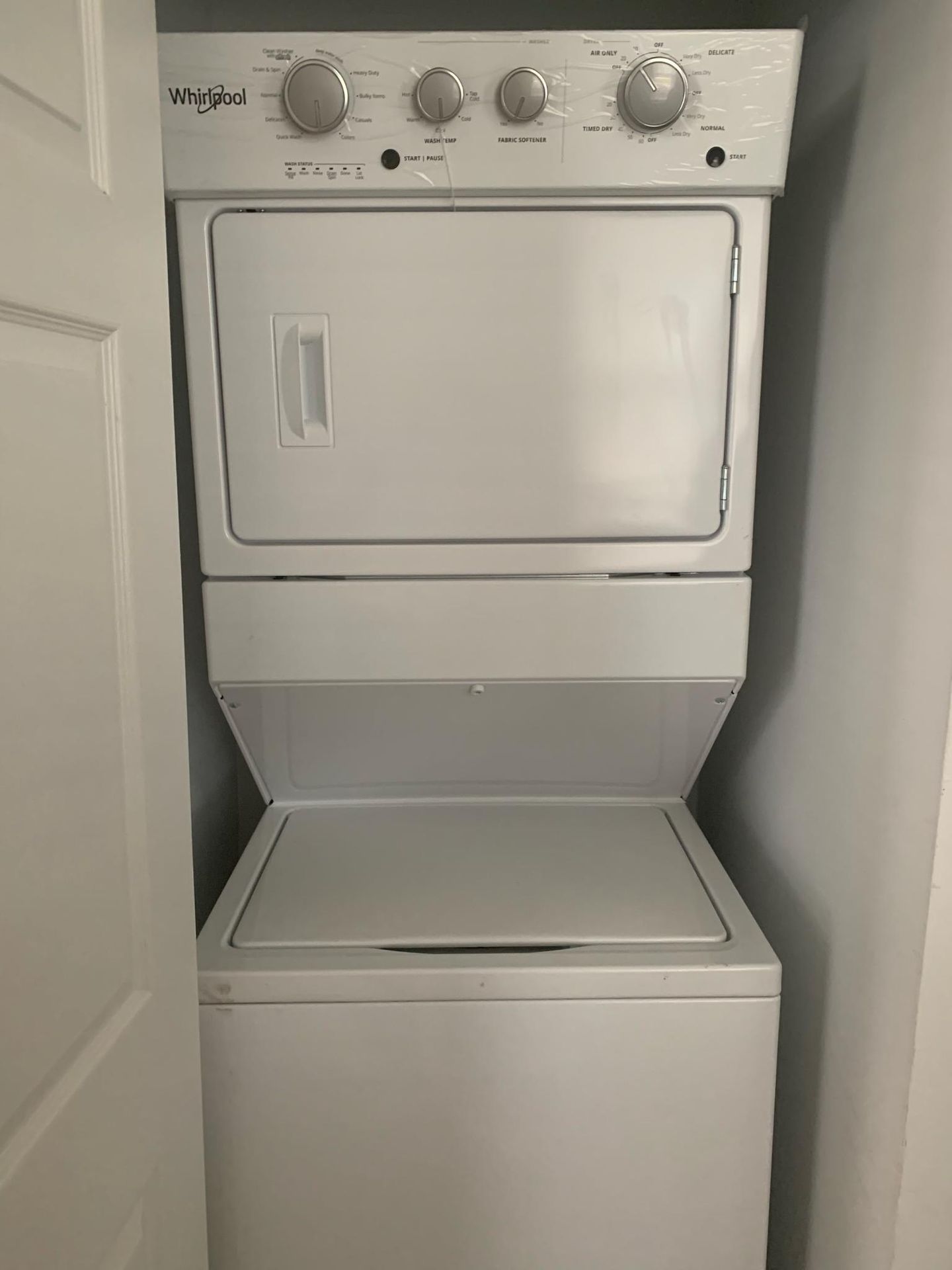 Chicago Apartment: 1401 North Oakley Boulevard