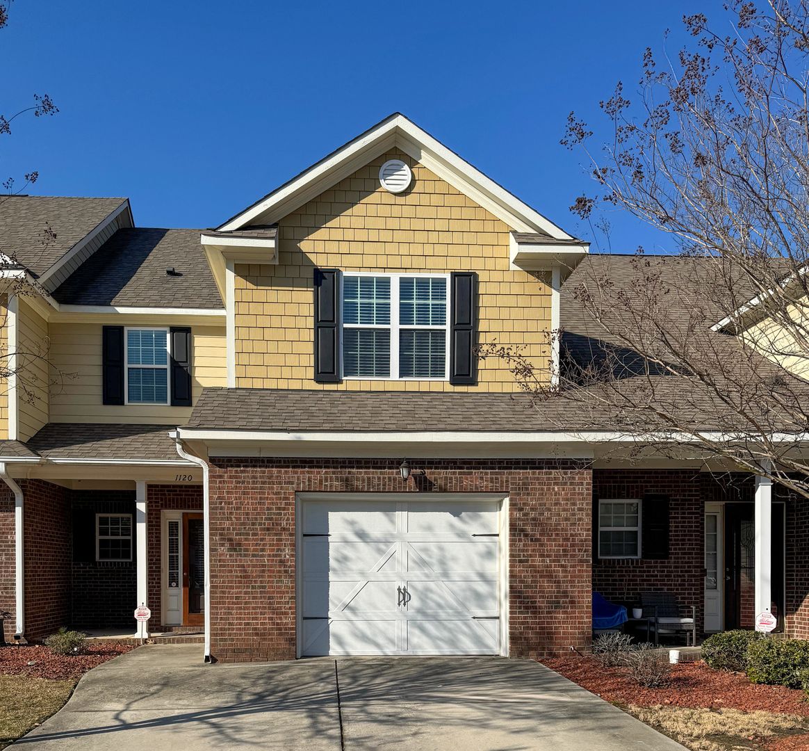 Fayetteville House: 1120 Braybrooke Place