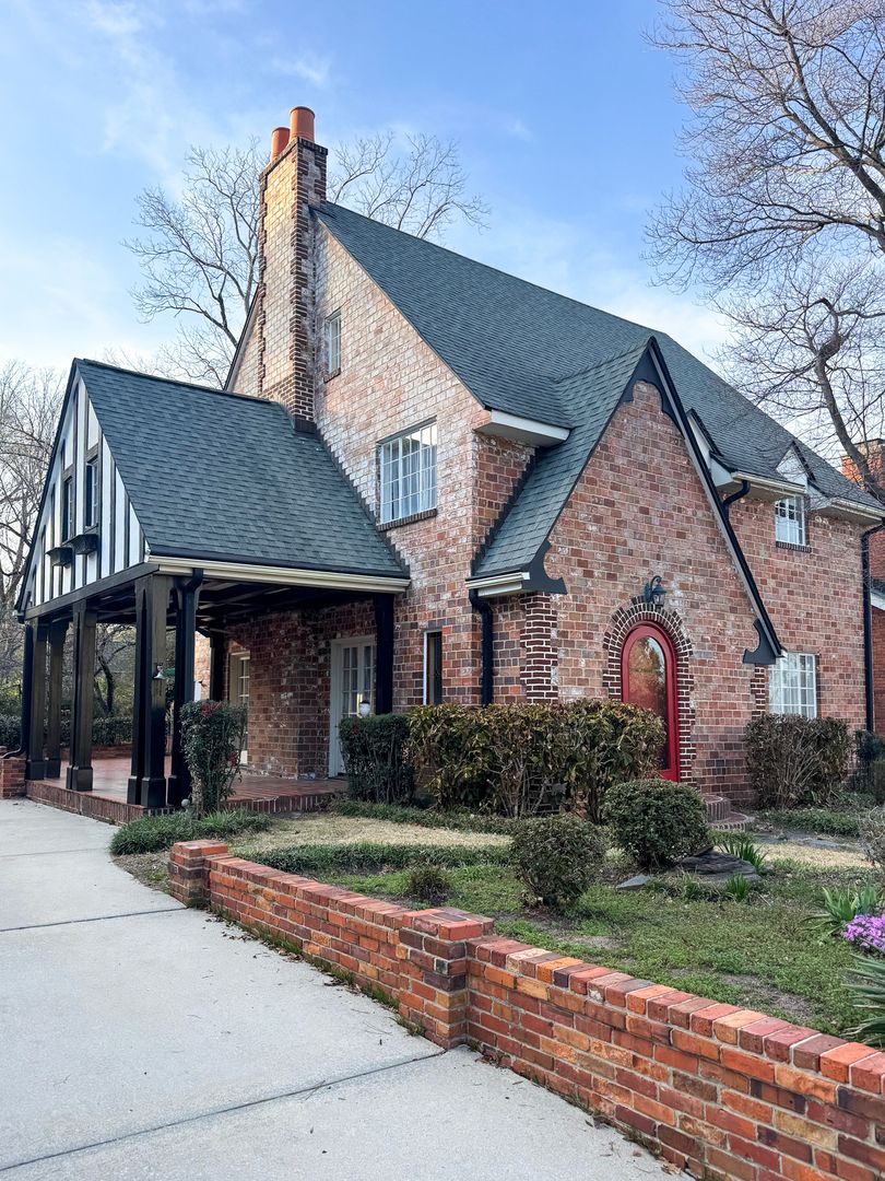 Fayetteville House: 111 Hale Street