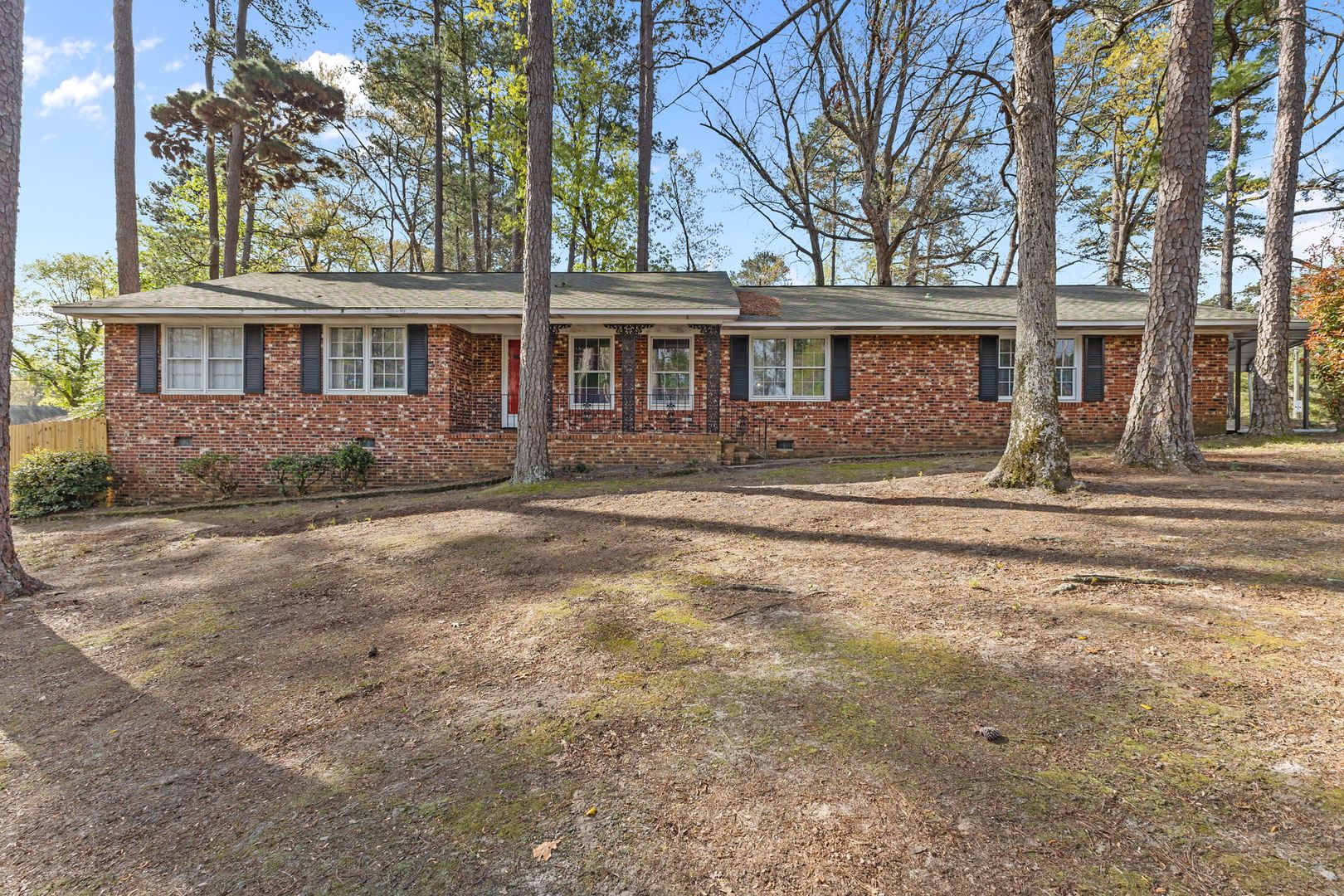 Fayetteville House: 2125 Forest Hills Drive
