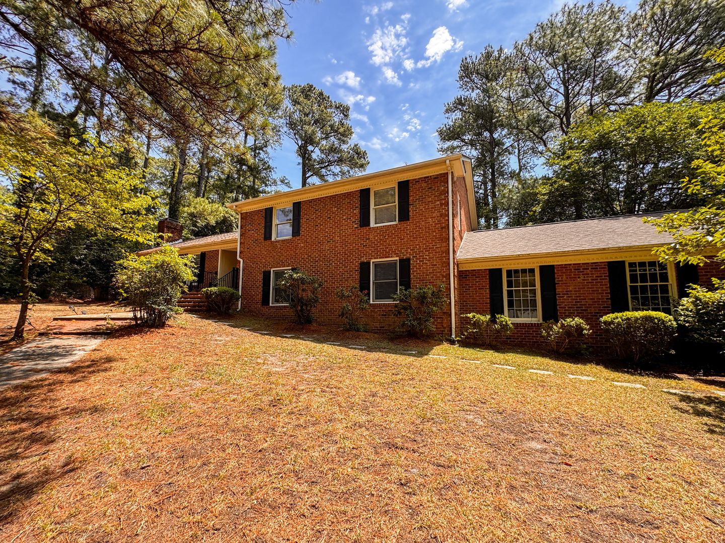 Fayetteville House: 2305 Mirror Lake Drive