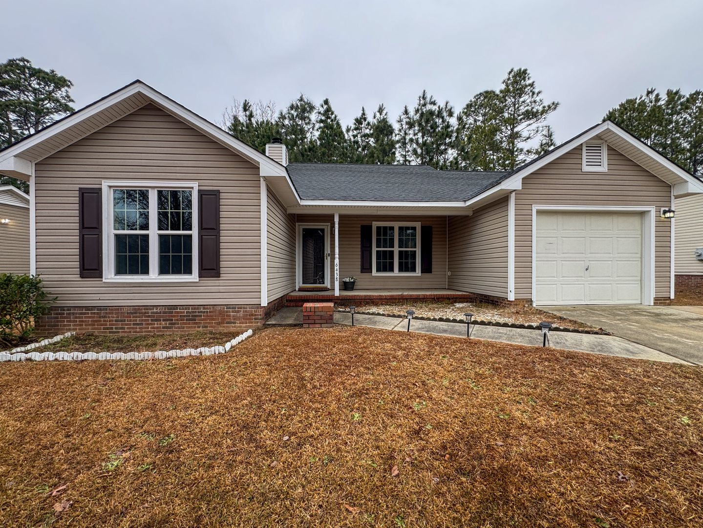 Fayetteville House: 6438 Applewhite Road