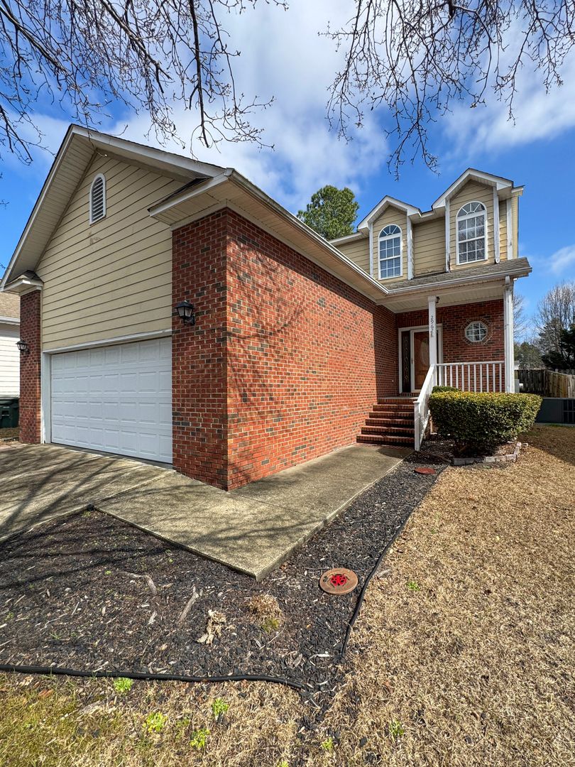 Fayetteville House: 2967 Brookcrossing Drive