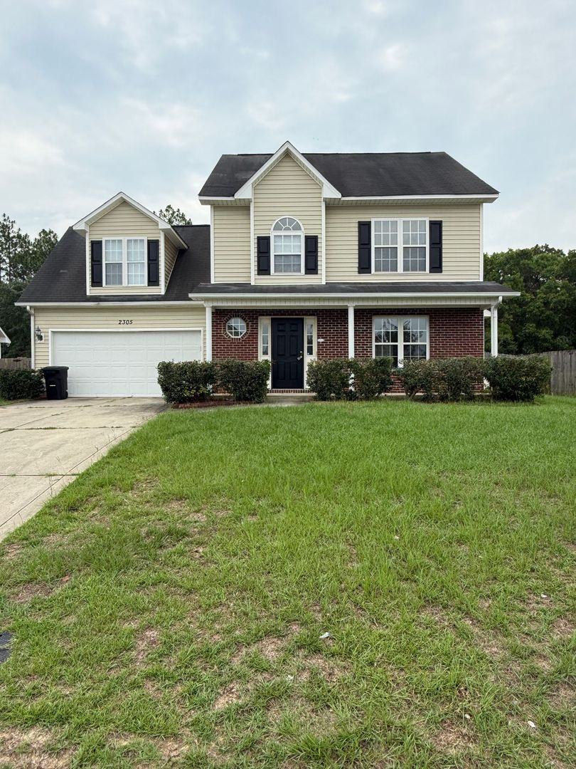 Fayetteville House: 2305 Gray Goose Loop