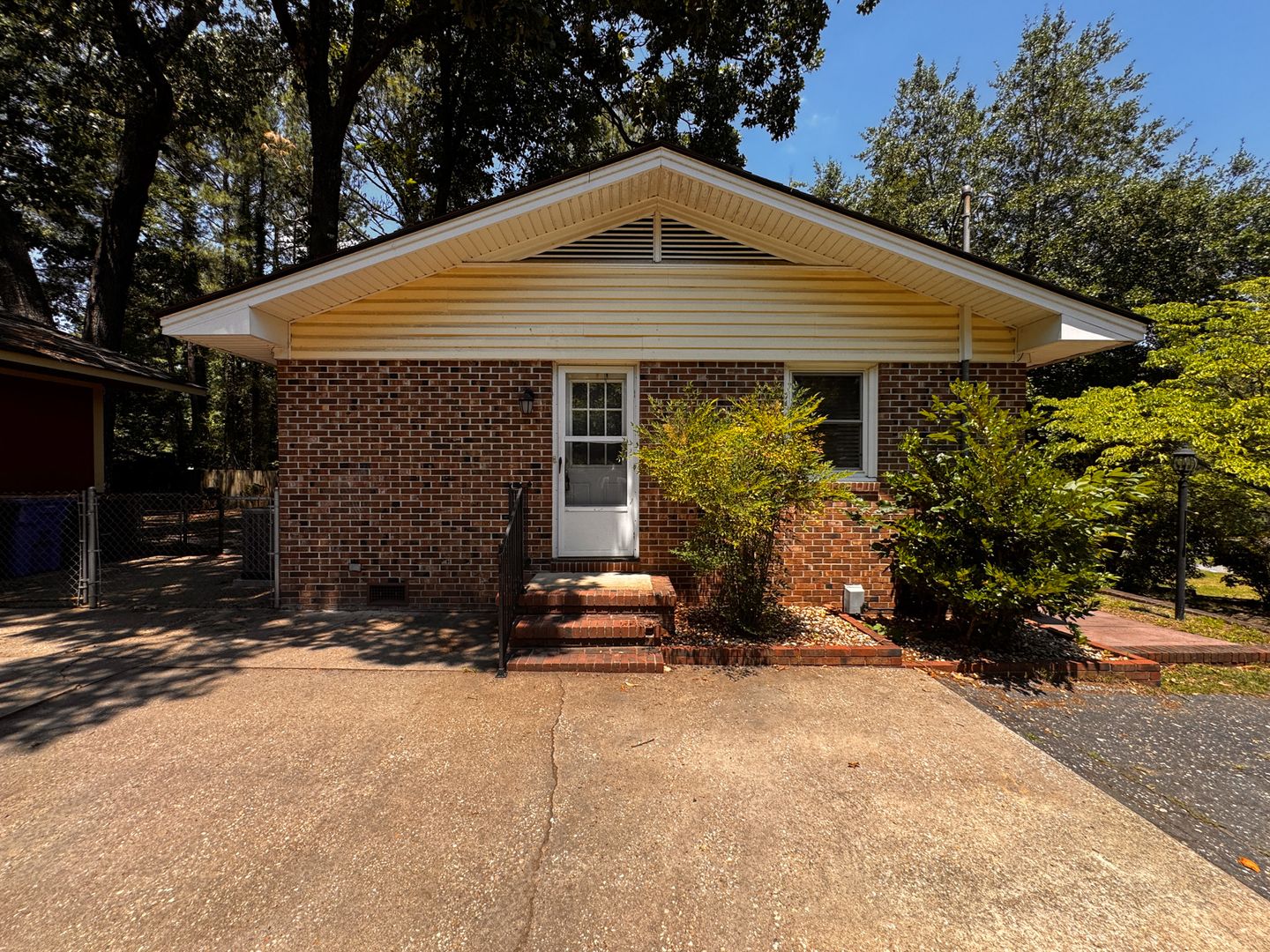 Fayetteville House: 6309 Greyfield Court