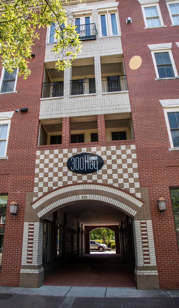 Fayetteville House: 325 Hay Street #202