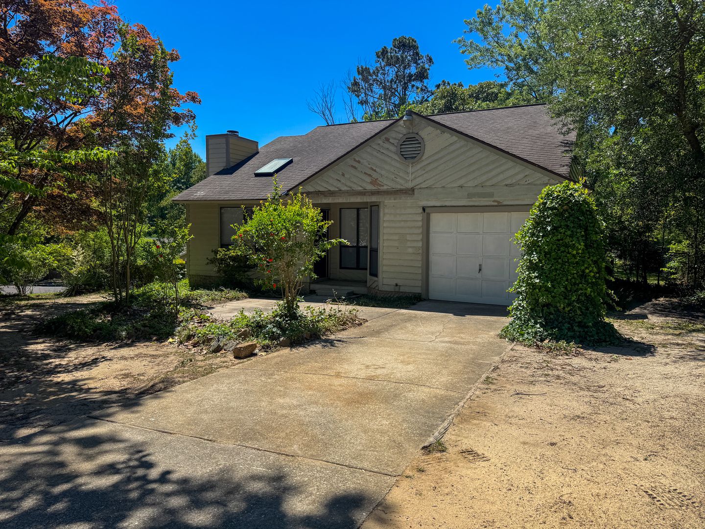 Fayetteville House: 1715 Arrow Ridge Way