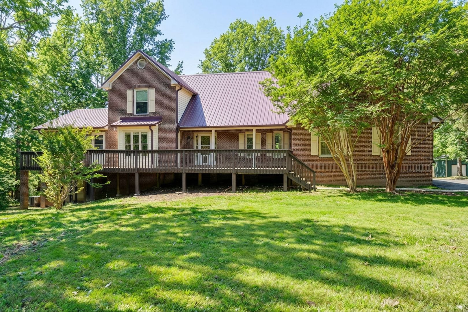 Sanford House: 204 Hilltop Road