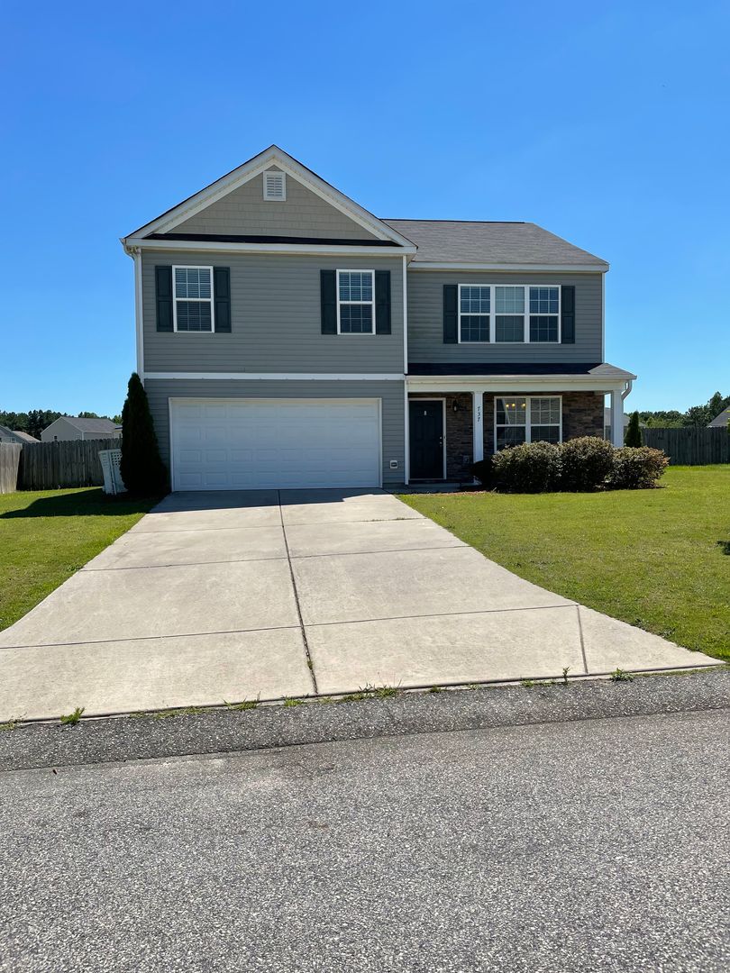 Bunnlevel House: 737 Botanical Court