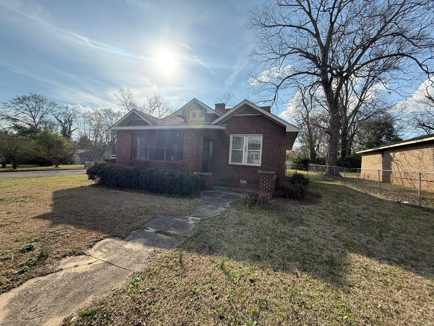 Gadsden House: 229 S 8th st