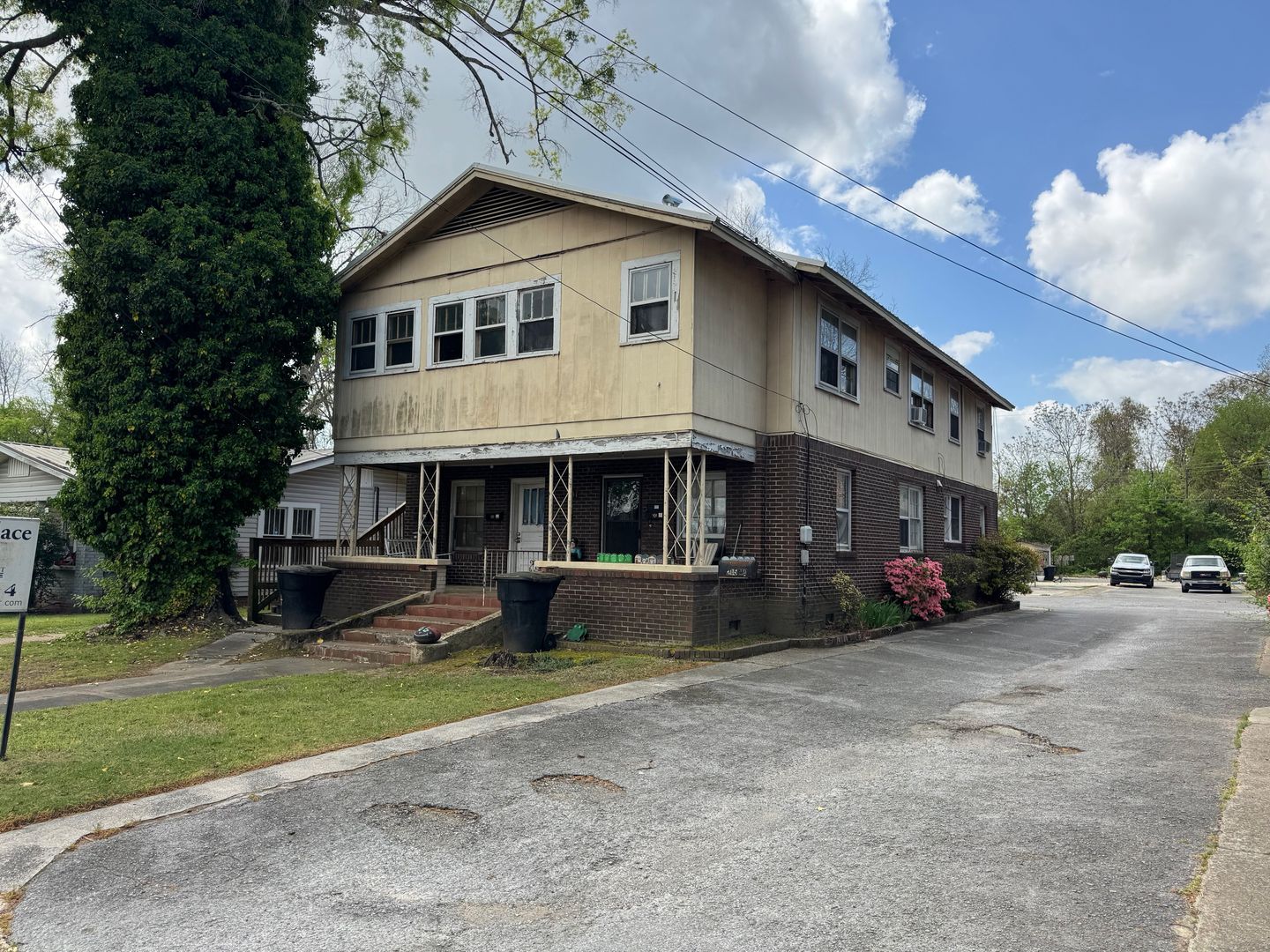350 - 301 Elmwood Ave.