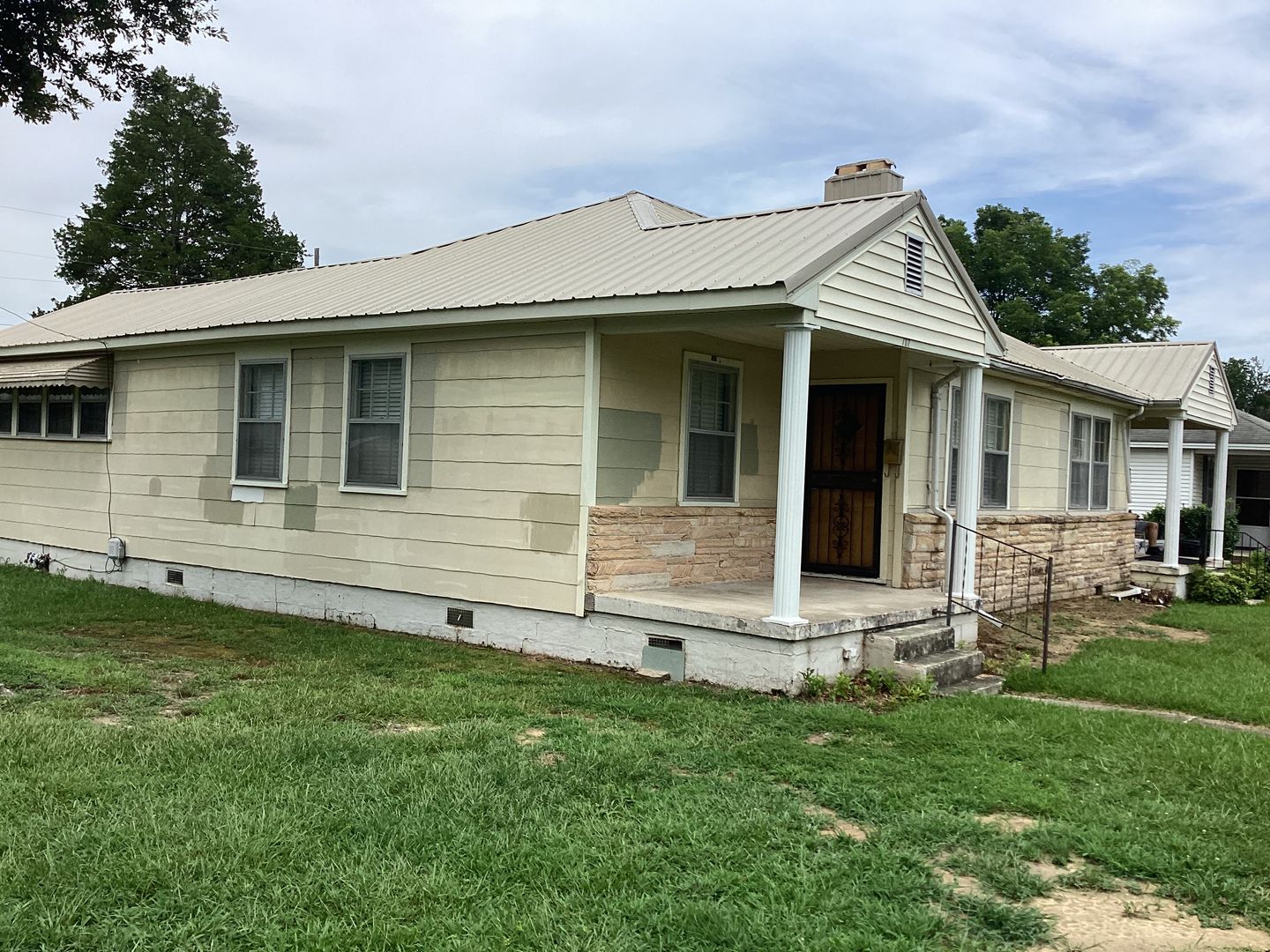 Gadsden Apartment: 702 Ansley st