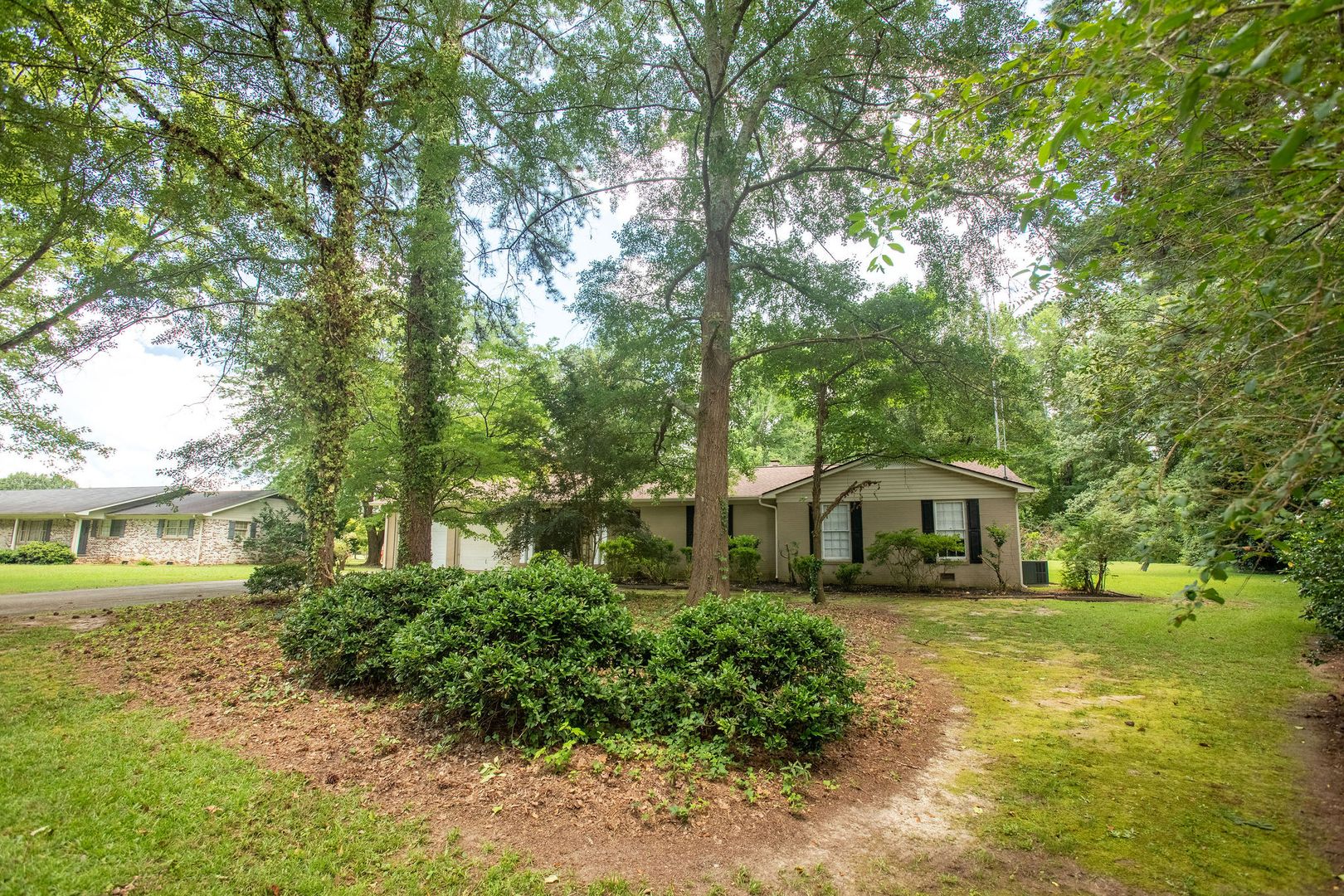 Gadsden House: 108 Meadow Wood Rd