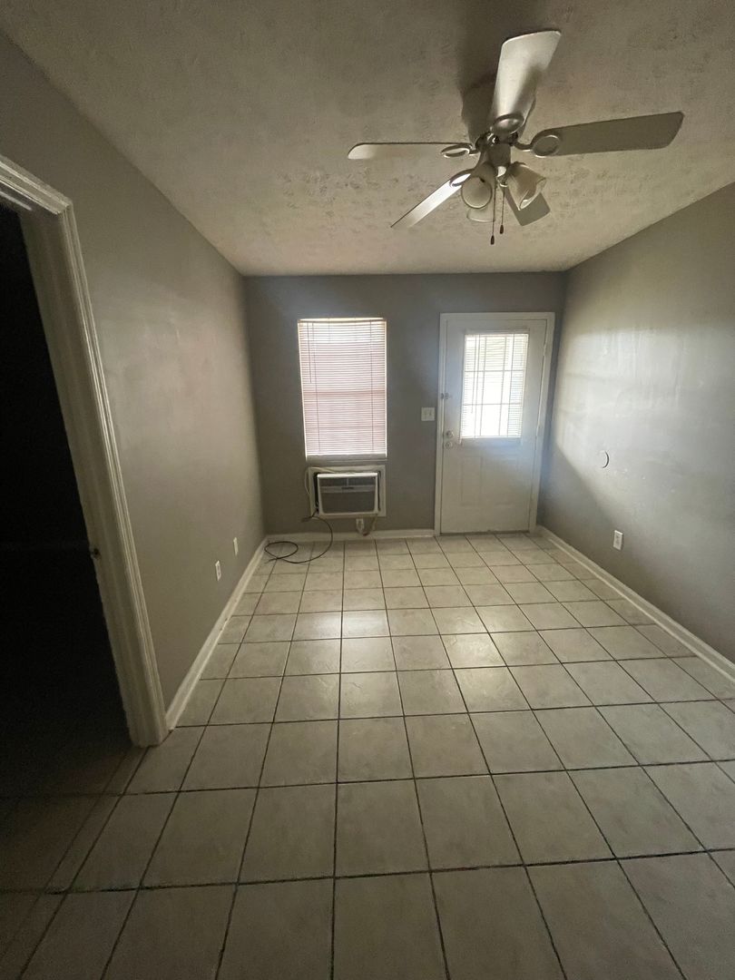 Gadsden Apartment: 932 4th Ave