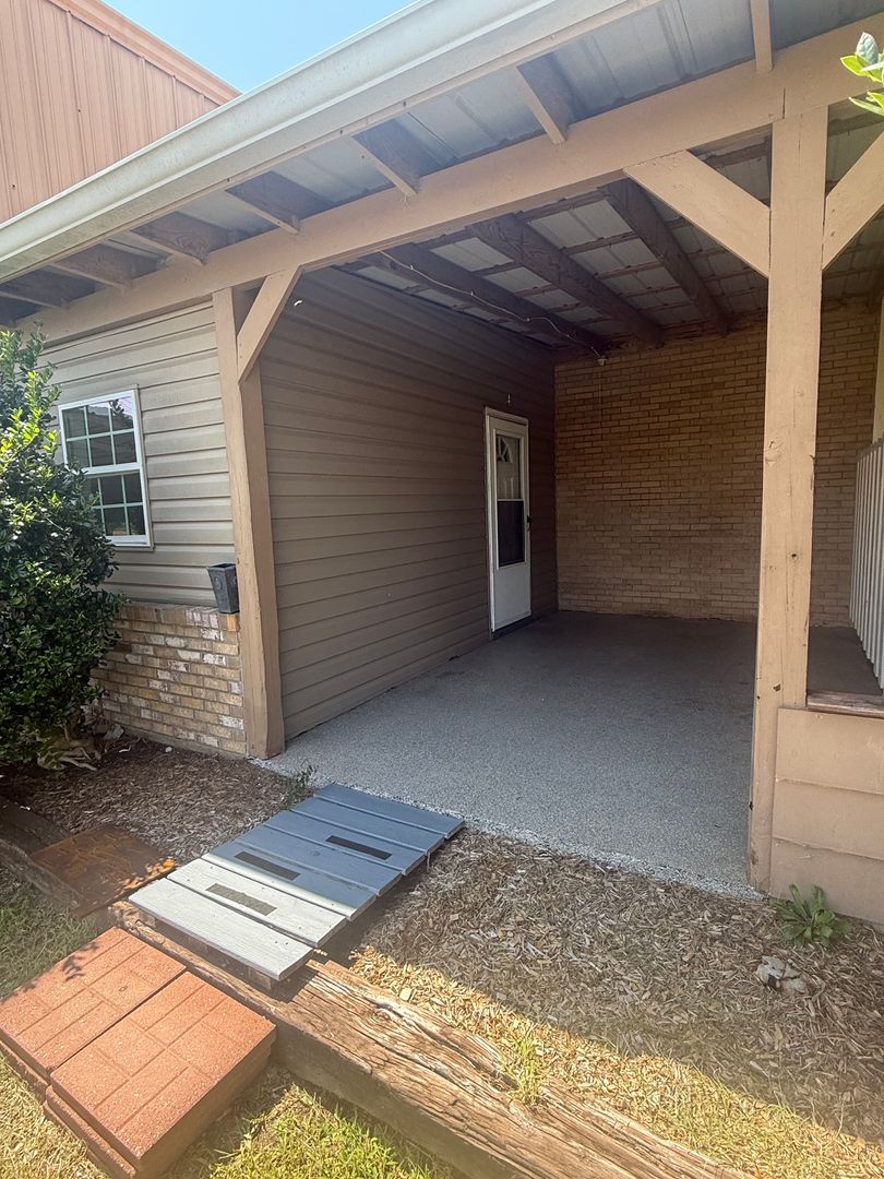 Gadsden Apartment: 501 Vandell Blvd