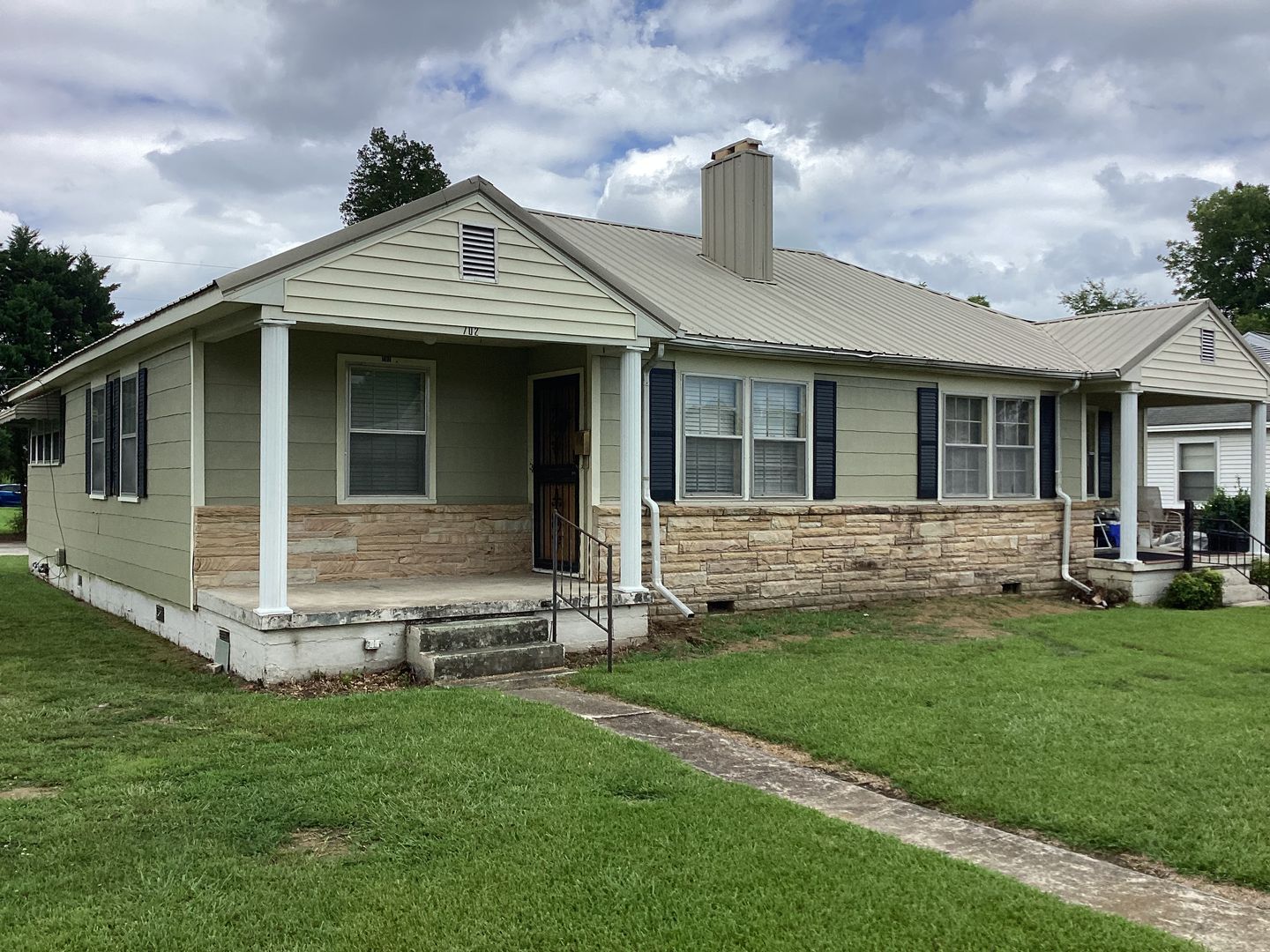 Gadsden Apartment: 702 Ansley st