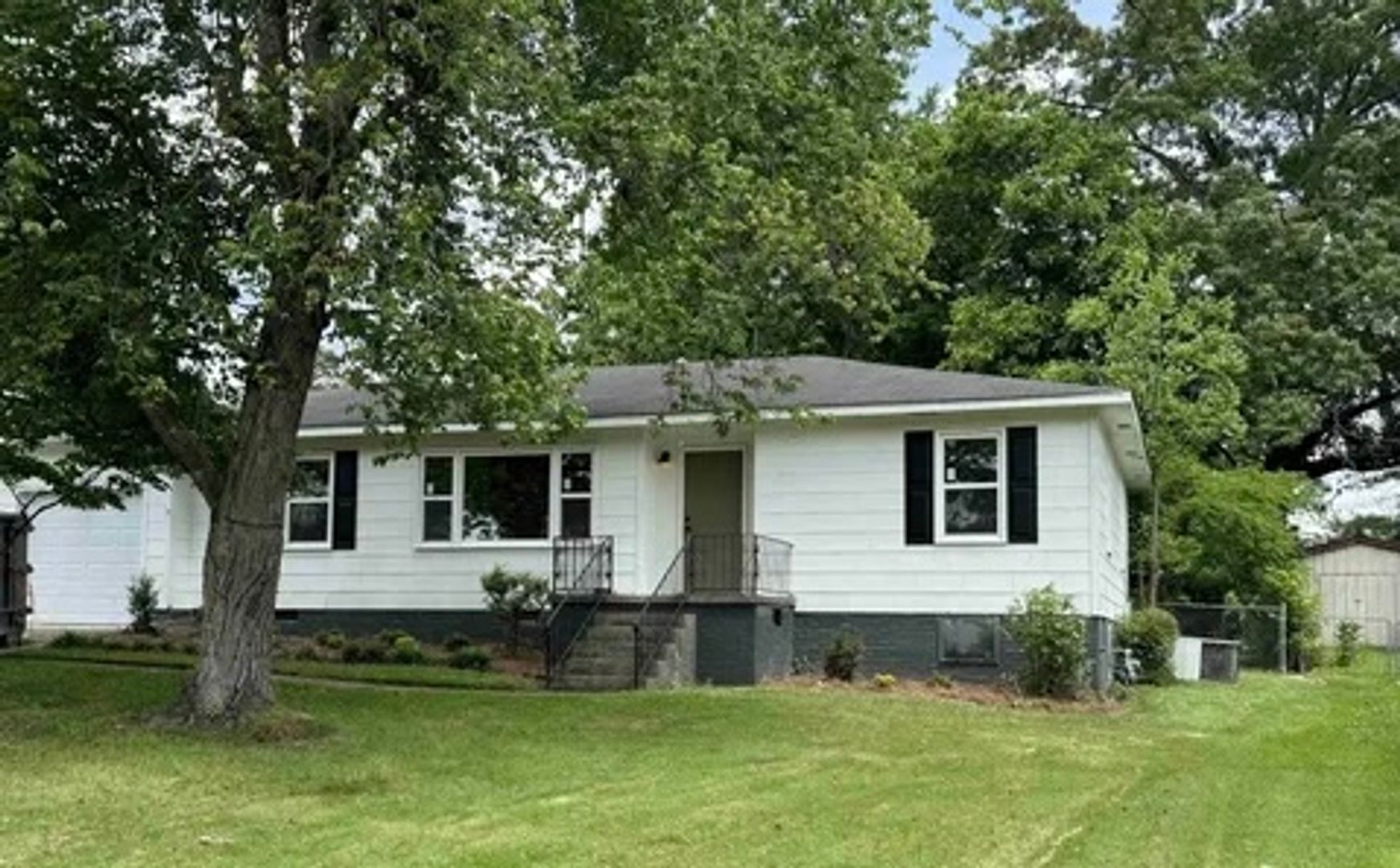 Gadsden House: 1929 Lookout St