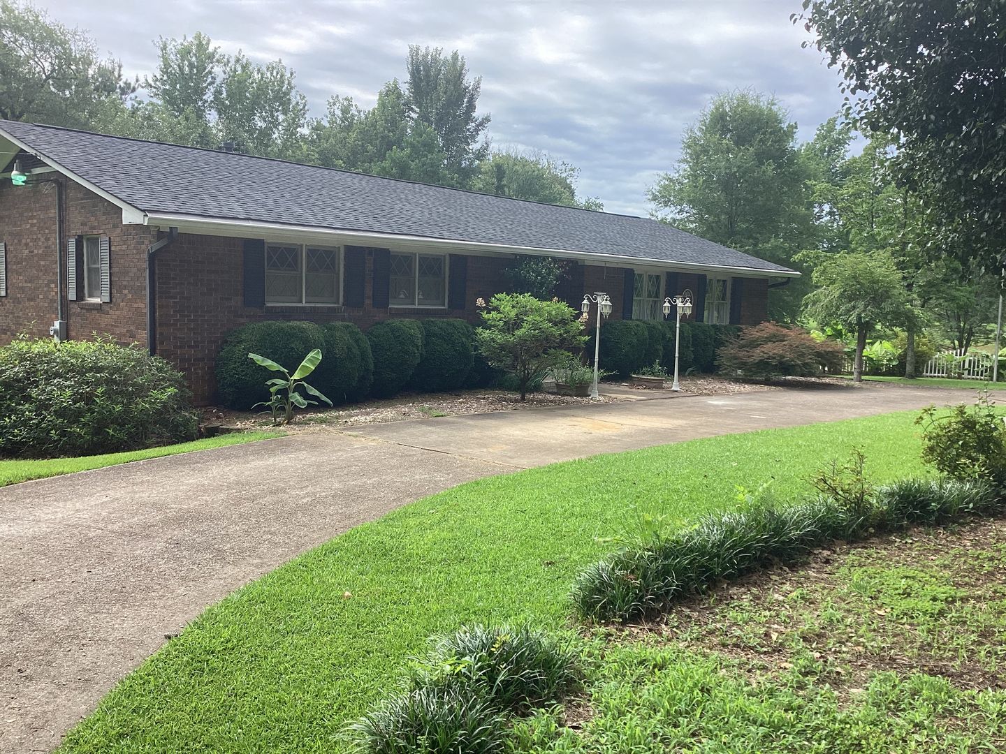 Gadsden House: 400 Lonz Road