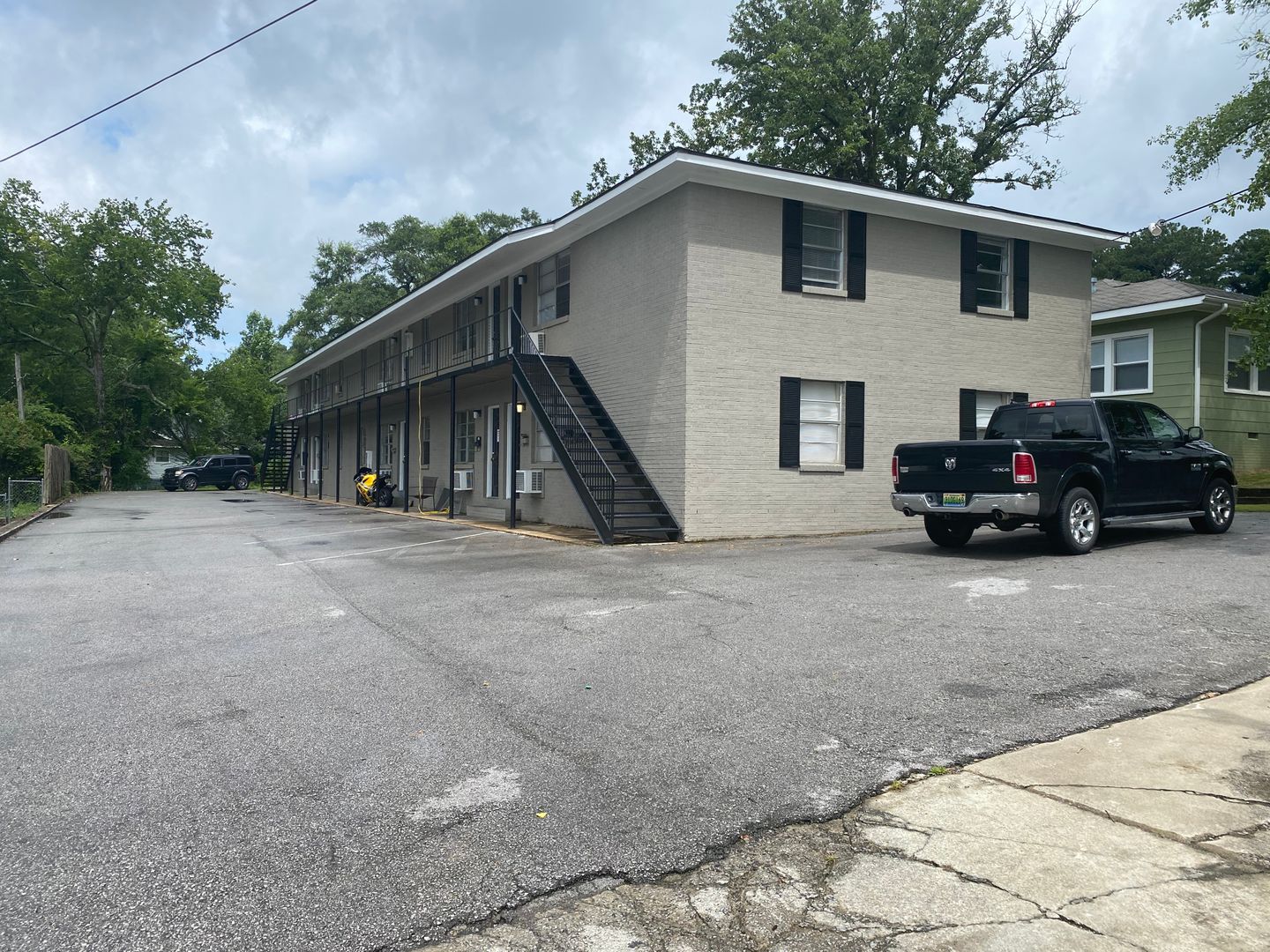 Gadsden Apartment: 711 South 4th St