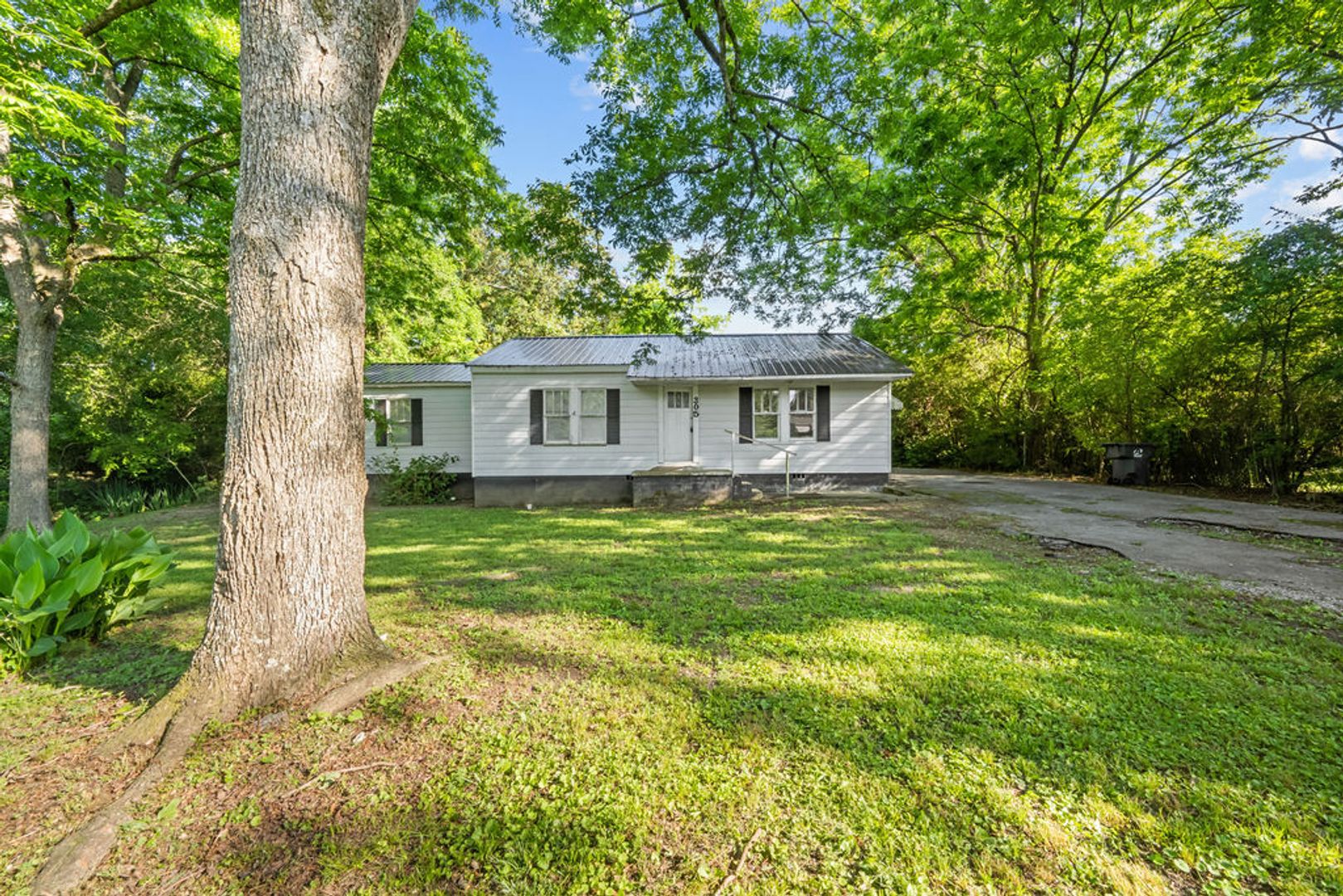 Glencoe House: 305 S College St