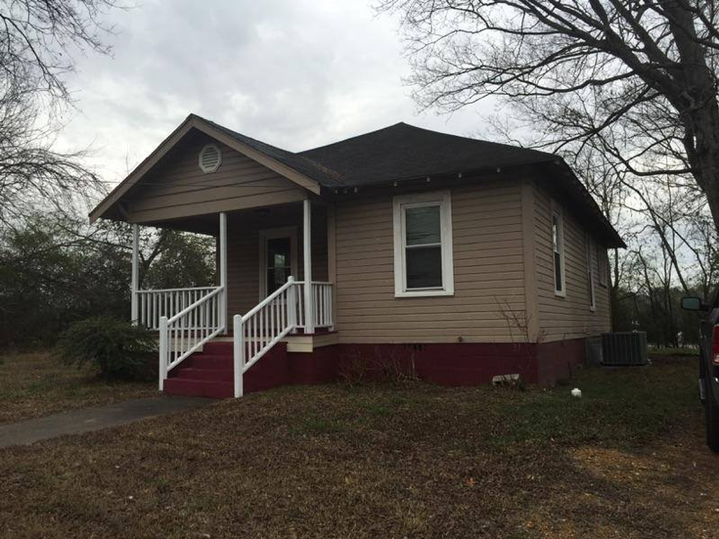 Gadsden House: 213 Ewing Ave
