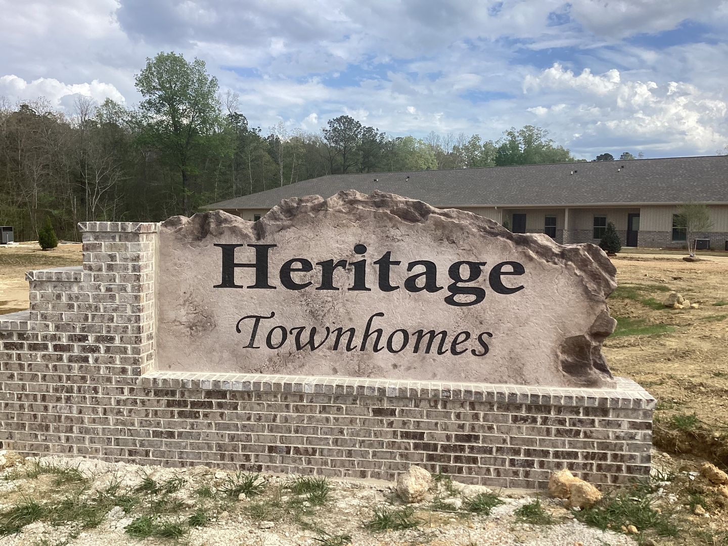 Rainbow City Apartment: 200 Johnsons Dr