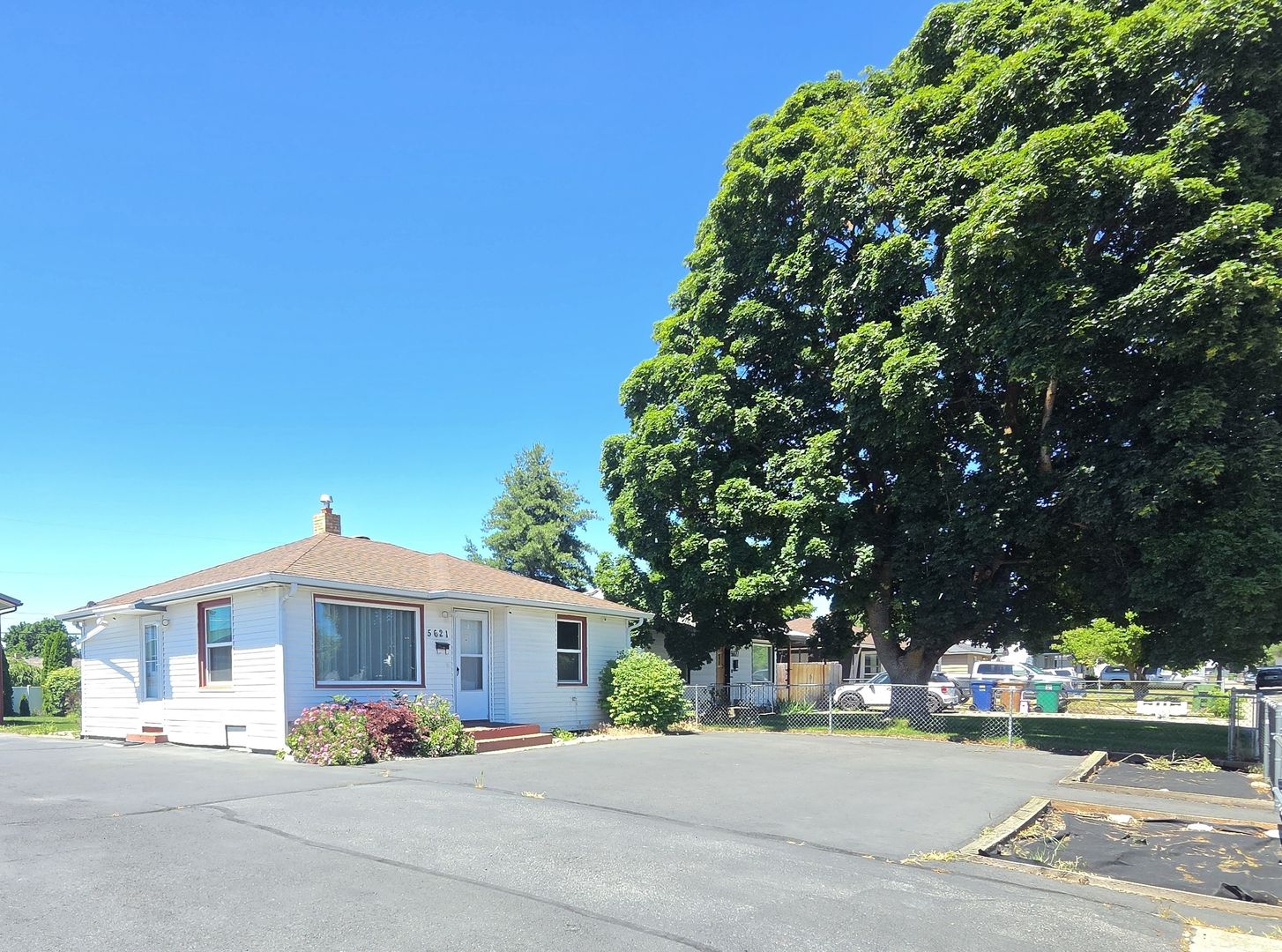 Spokane House: 5621 N Hemlock St