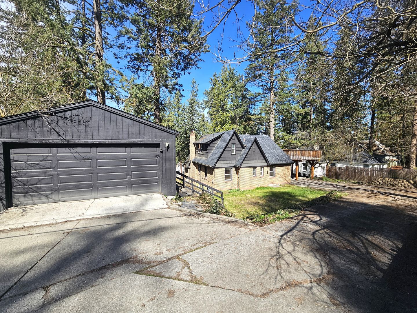 Spokane House: 1922 E 18th Ave