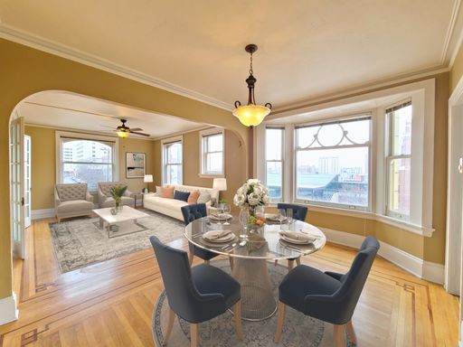 $1,550 - 2 Bed / 1 Bath Top Floor Apartment in Historical Knickerbocker Apartments – photo 1