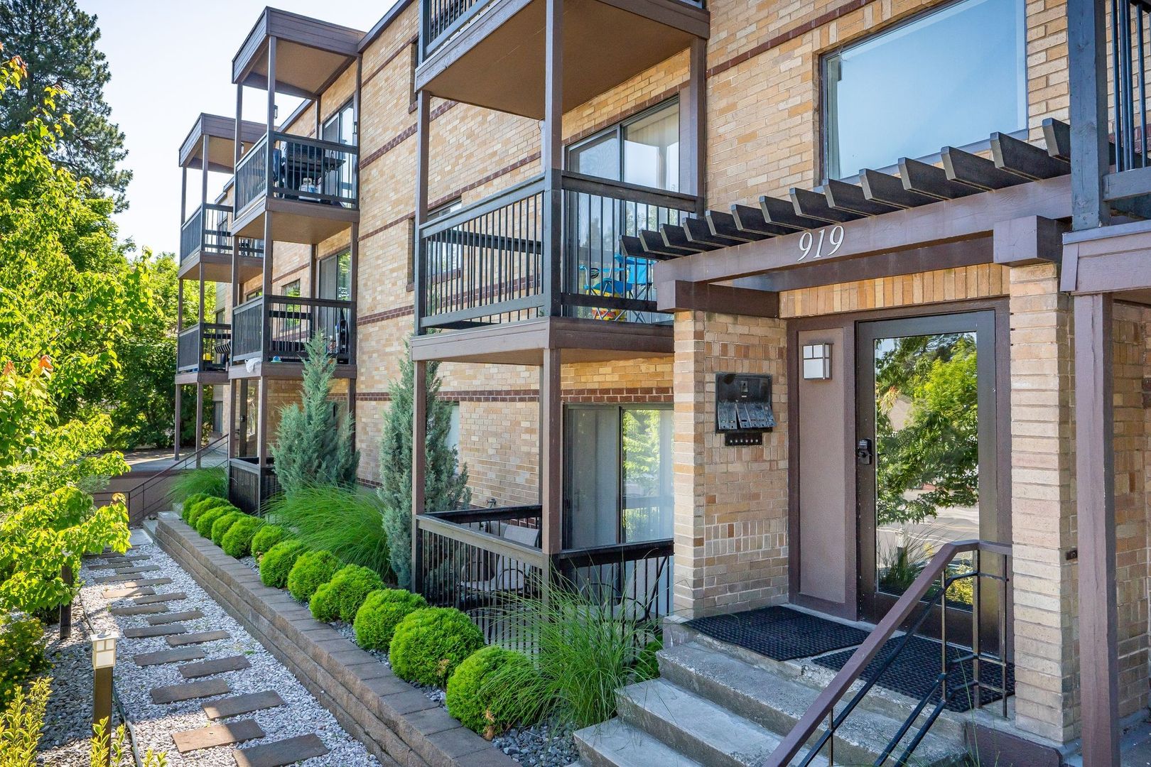 Spokane Apartment: 911 - 919 W. 7th Ave