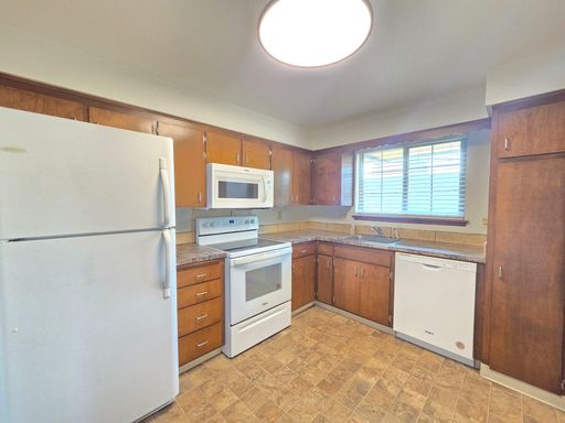 $1,200 - 2 Bed / 1 Bath Spacious Unit in North Spokane – photo 1