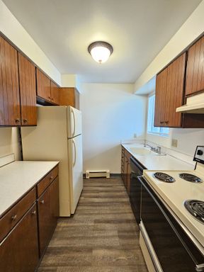 $995 - 1 Bed / 1 Bath Unit in Gated Community in Lower South Hill – photo 1