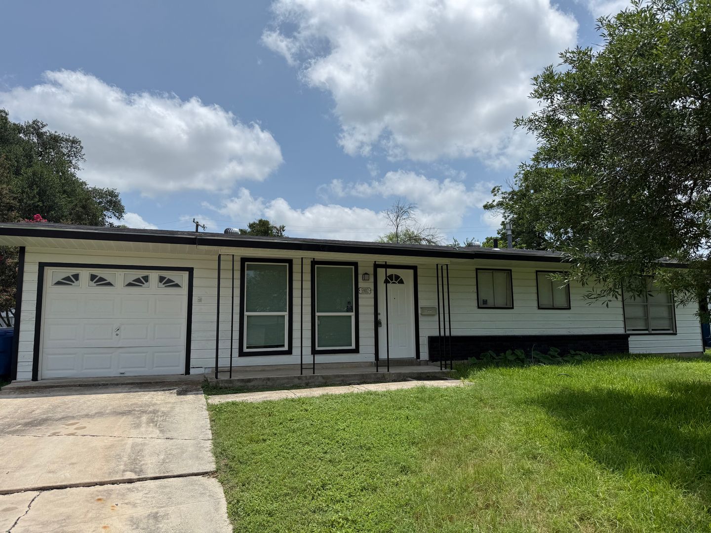 San Antonio House: 5902 Wales St.