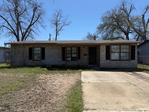 Charming 3BR Home w/ Hardwood Floors & Private Yard – Great SA Location – photo 1