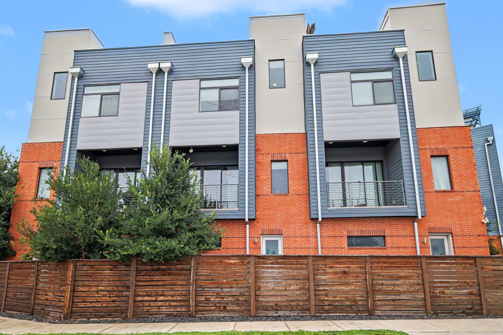 San Antonio House: 1606 N  Hackberry Unit 102