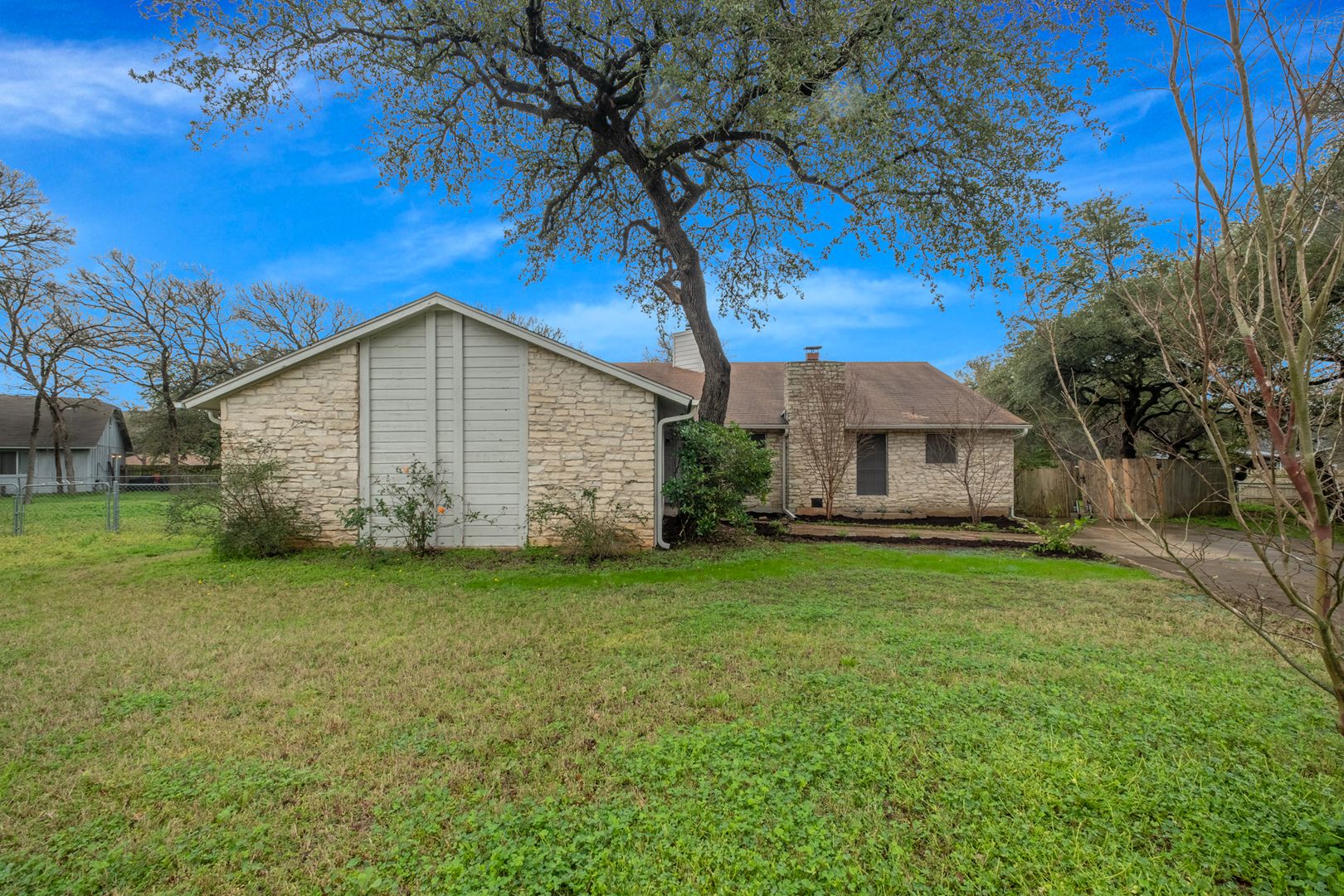 Austin House: 9009 Sawtooth Ln Unit B