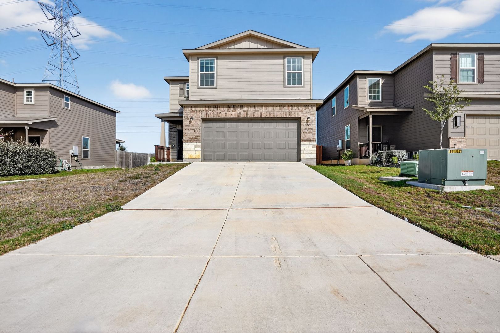 San Antonio House: 10215 Braunig