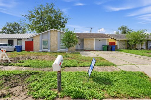 Charming Renovated 3-Bedroom Home with Private Backyard & Covered Patio – photo 1