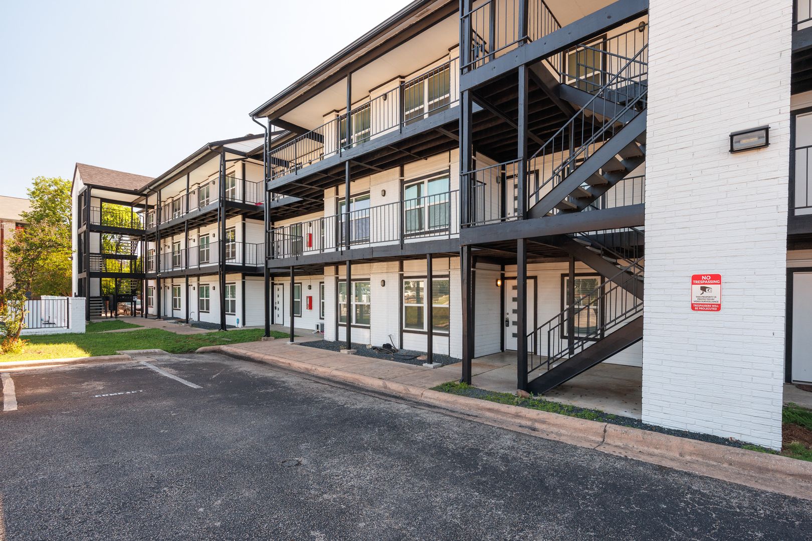Austin House: 6409 Burns Street Unit 106