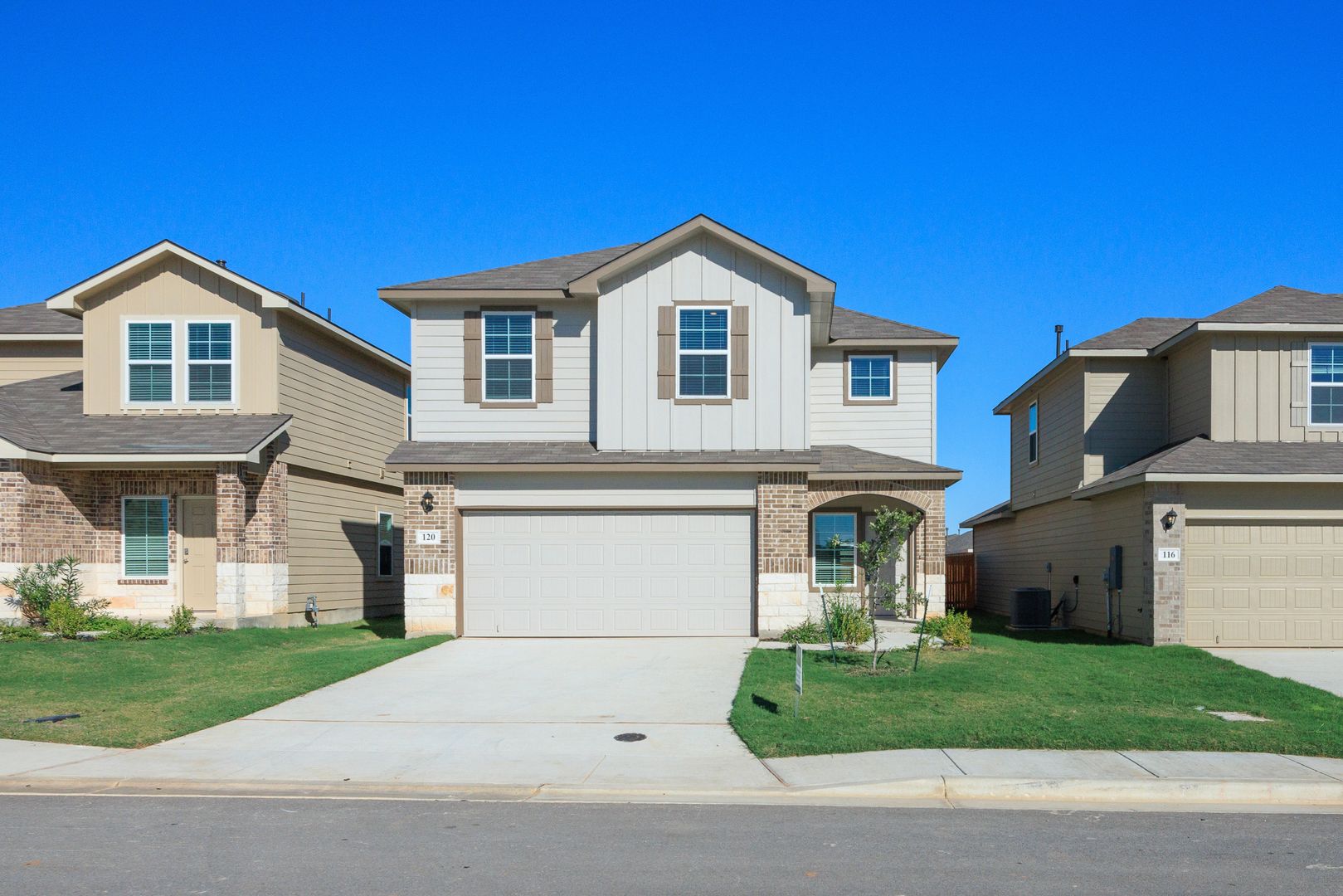 Floresville House: 120 Chipping Alley