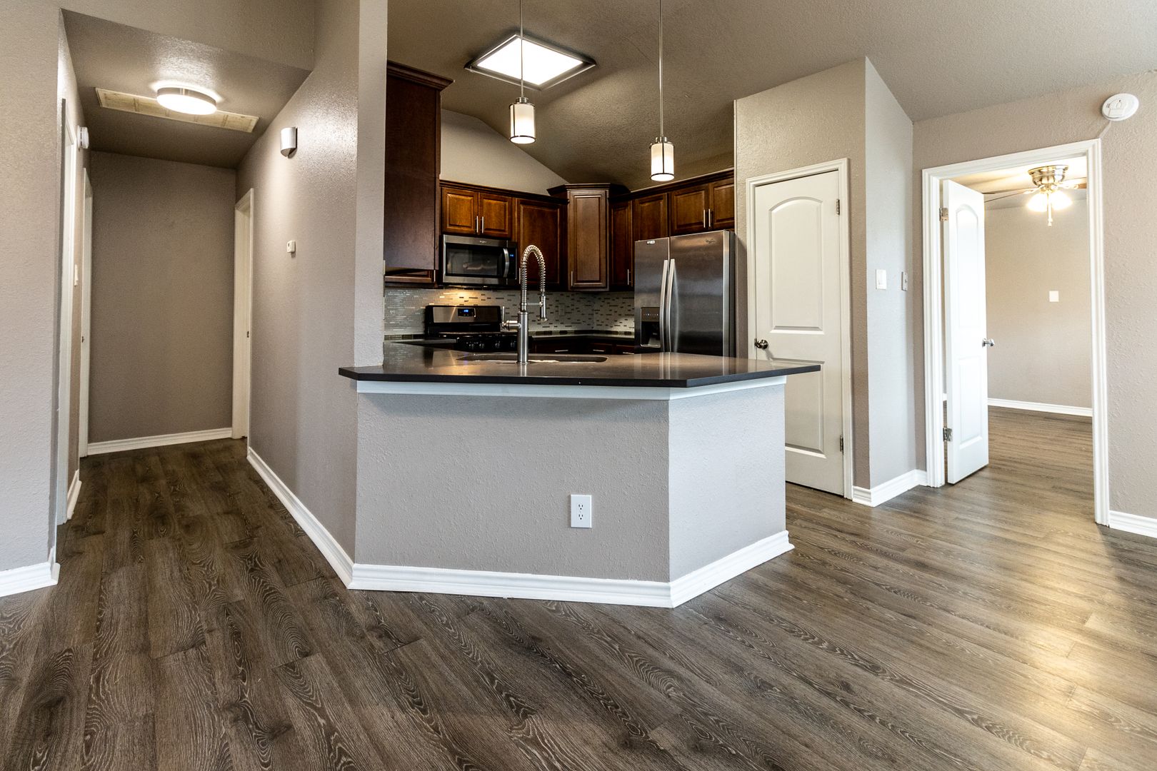 Round Rock House: 1003 Hyridge St
