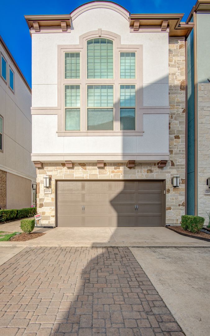 Houston House: 1204 Birkland Pine