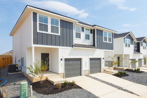 4 Week Free Move-In Special! Well-Maintained Townhome w/ Open Layout & Great Accessibility