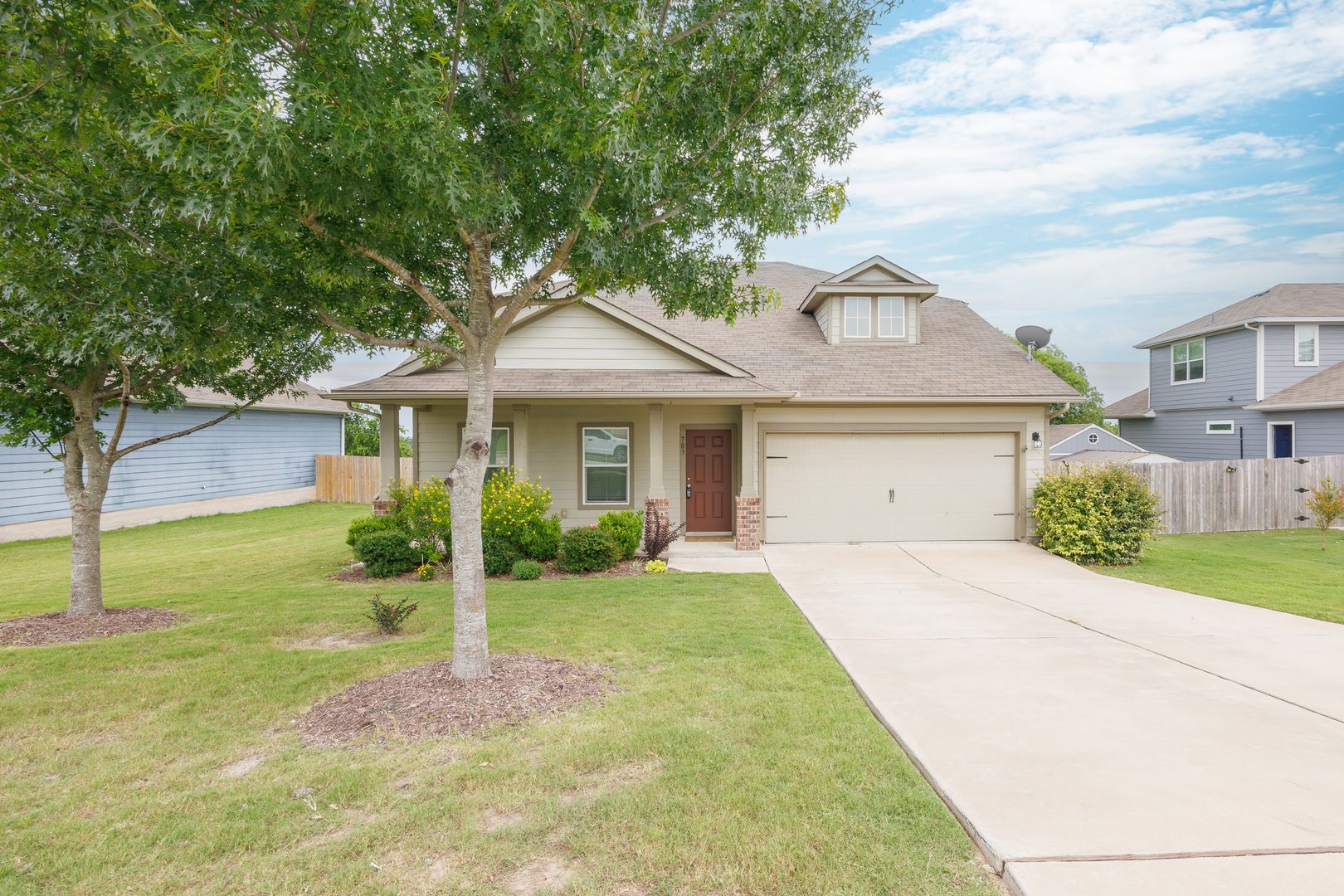 Hutto House: 703 Liard River Rd