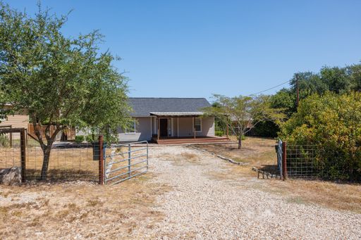 Charming 3-Bedroom Apache Shores Home on Large Lot – RV/Boat Friendly – photo 1