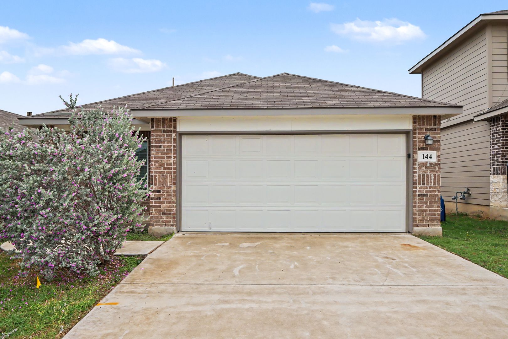 Floresville House: 144 Hogans Alley