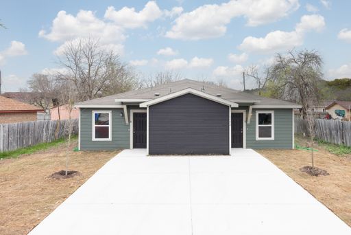 2 Week Free Move-In Specila! Spacious 3-Bedroom Home with Hardwood Floors & Modern Finishes in Seguin – photo 1